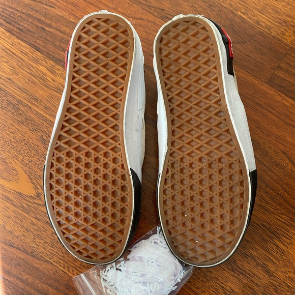 Vans - Picture 3 of 5